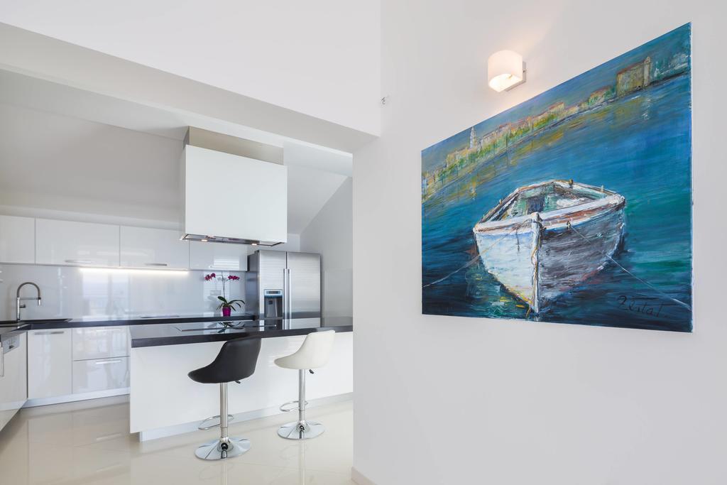 Beach Penthouse Diamond 오미스 외부 사진