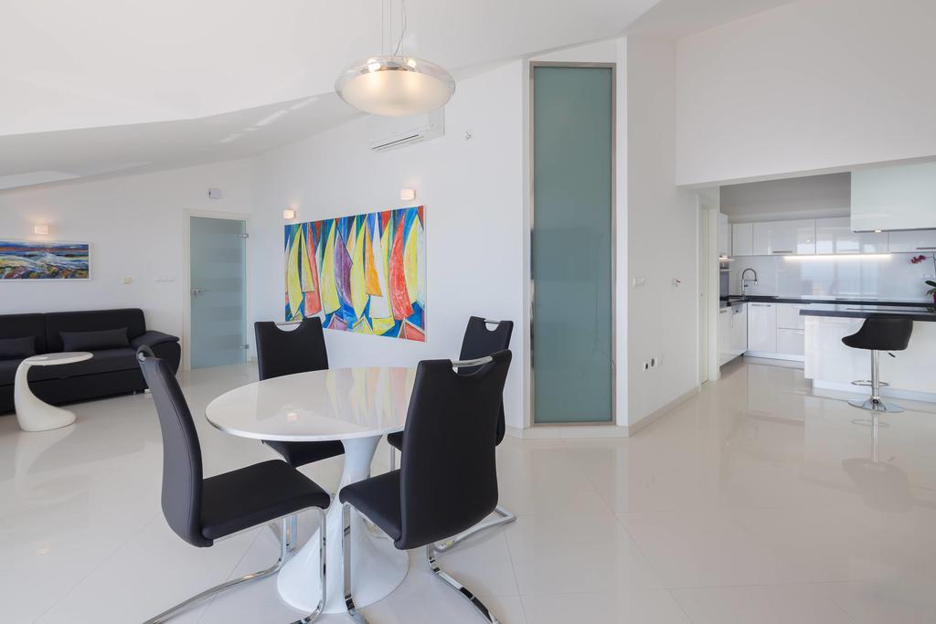 Beach Penthouse Diamond 오미스 외부 사진