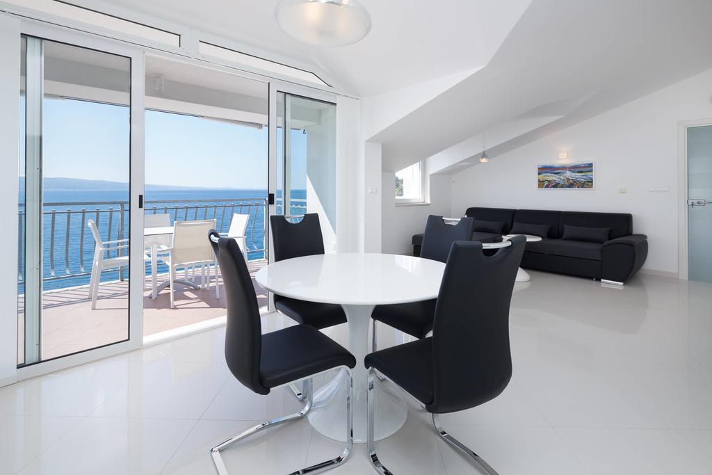 Beach Penthouse Diamond 오미스 외부 사진