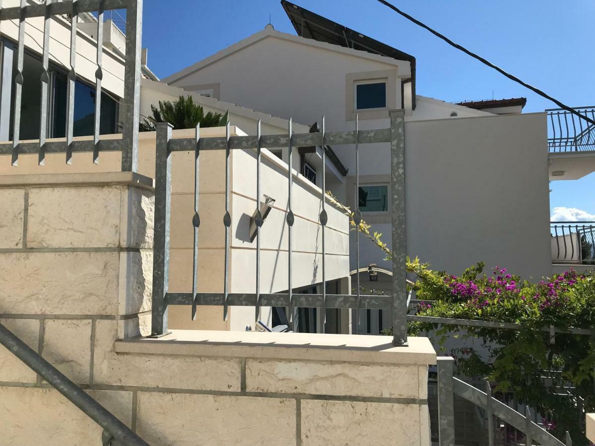 Beach Penthouse Diamond 오미스 외부 사진