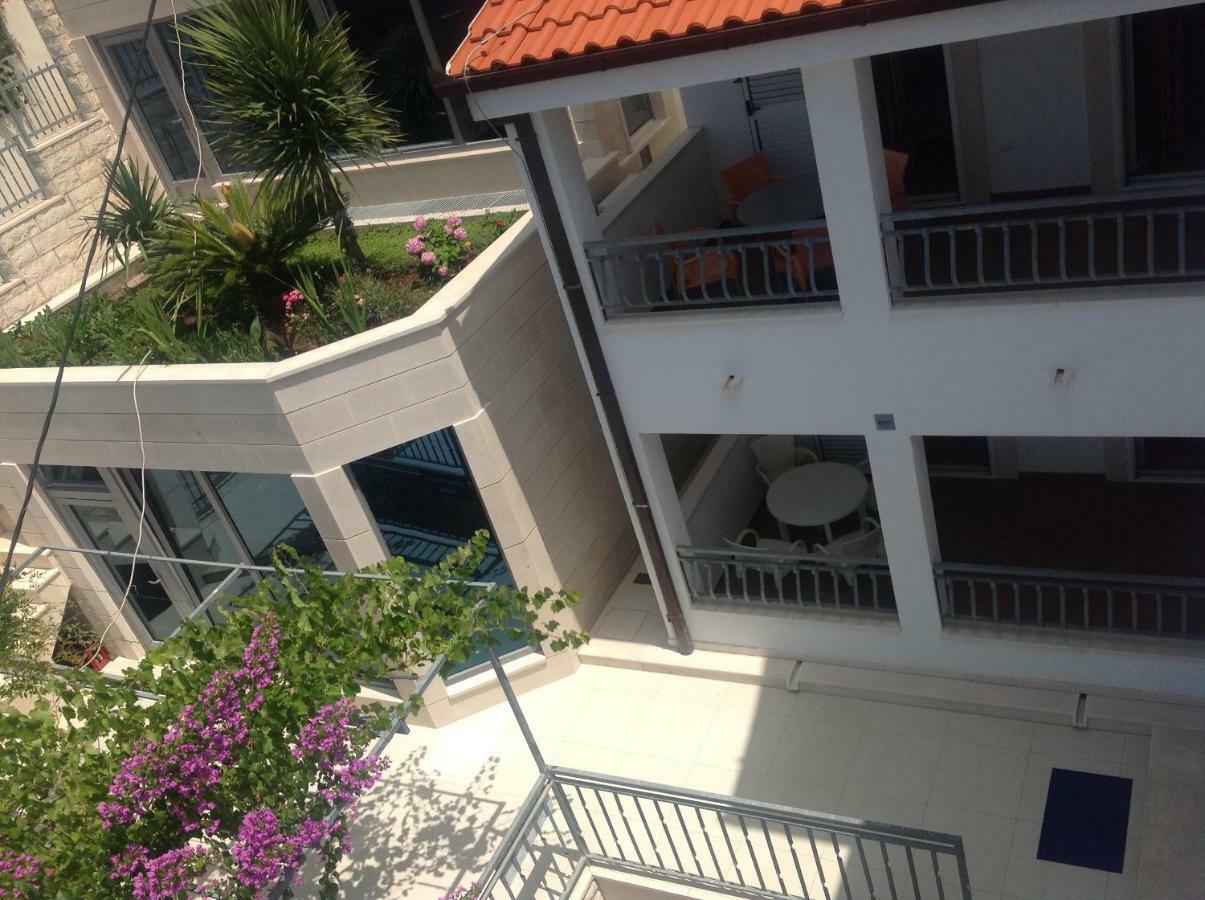 Beach Penthouse Diamond 오미스 외부 사진