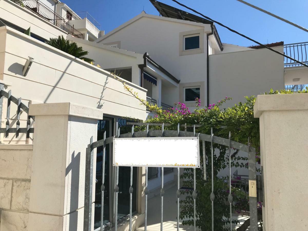 Beach Penthouse Diamond 오미스 외부 사진