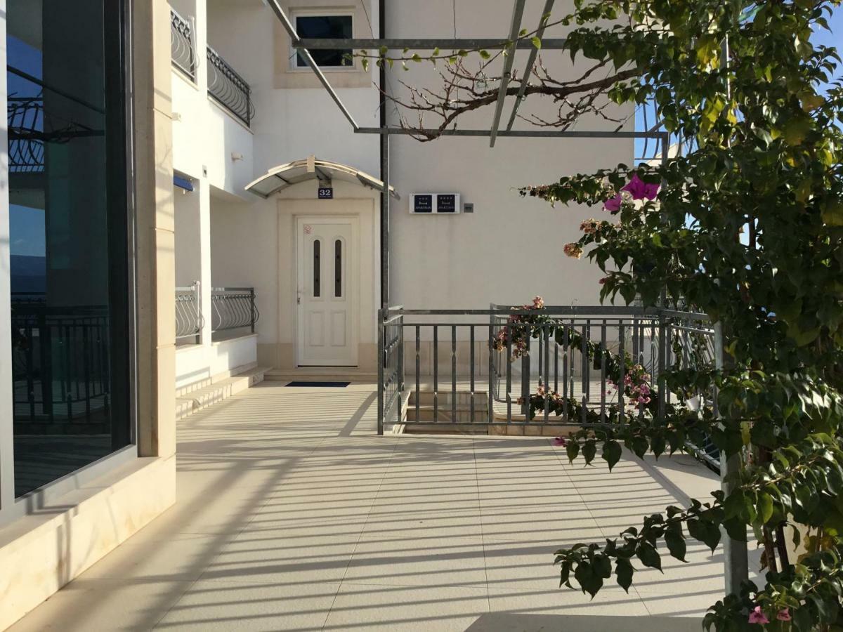 Beach Penthouse Diamond 오미스 외부 사진